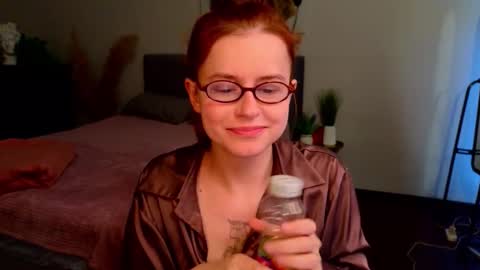 Rebecy online show from September 2025 01:43:02 PM