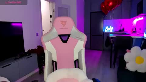 Emi online show from February 2026 04:08:01 AM