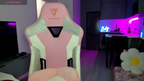 Emi online show from March 2026 04:06:02 AM