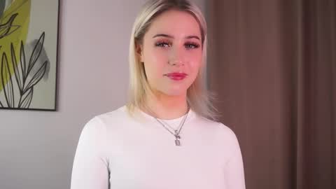 Snapshot of wymonelly chatting on February 2026 12:23:01 PM Lily online show from February 2026 12:23:01 PM