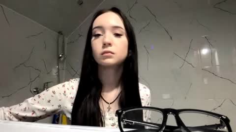 Snapshot of wynellmchorse chatting on April 2026 01:00:02 PM Kate online show from April 2026 01:00:02 PM