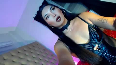 x_aurorascent online show from November 2025 08:44:01 PM