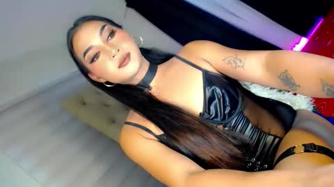 x_aurorascent online show from November 2025 08:48:02 AM