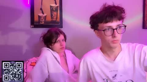 Philipp and Este online show from September 2025 05:09:02 AM