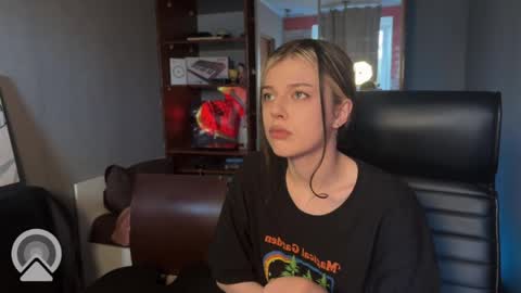 Philipp and Este online show from April 2026 03:43:01 AM