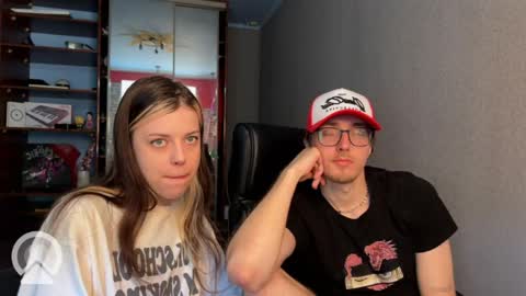 Snapshot of x_files_t chatting on May 2026 06:29:01 AM Philipp and Este online show from May 2026 06:29:01 AM
