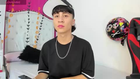 xaanderGrey online show from October 2025 07:38:01 PM