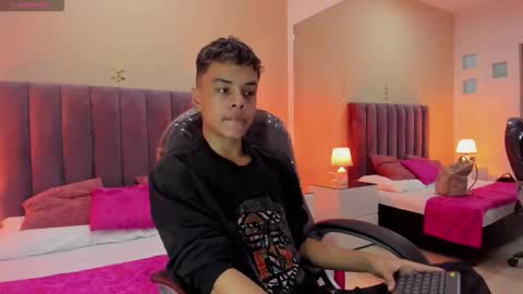 Snapshot of xavier_fox__ chatting on February 2026 02:15:01 PM xavier fox online show from February 2026 02:15:01 PM