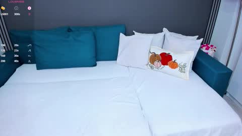 Christal online show from November 2025 08:32:01 PM