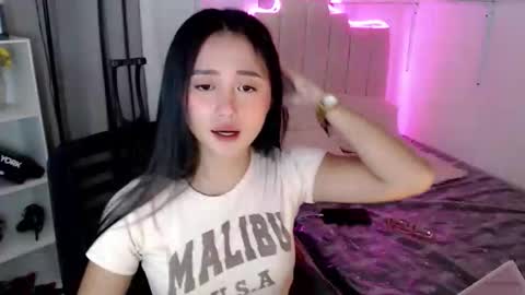 Snapshot of xhena_blossom chatting on October 2025 10:49:02 AM xhena online show from October 2025 10:49:02 AM