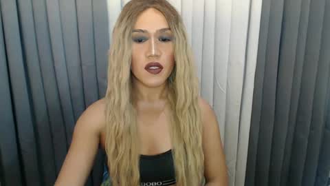 GWEN THOMPSON .......   online show from December 2024 08:54:02 PM