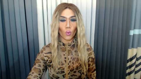 GWEN THOMPSON .......   online show from February 2025 09:26:02 PM