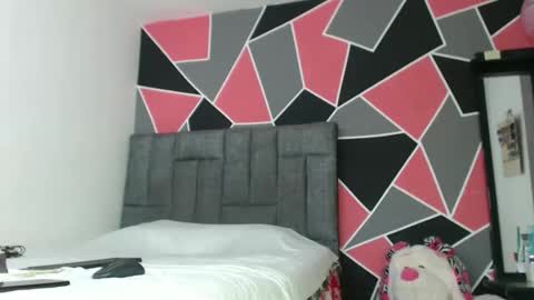 ximena suarez online show from November 2025 04:40:01 PM