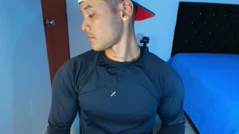 xlatin21 online show from November 2025 10:56:02 PM