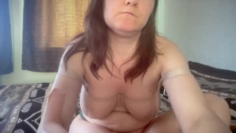 Snapshot of xlunasexyx chatting on April 2026 12:13:01 PM Luna online show from April 2026 12:13:01 PM