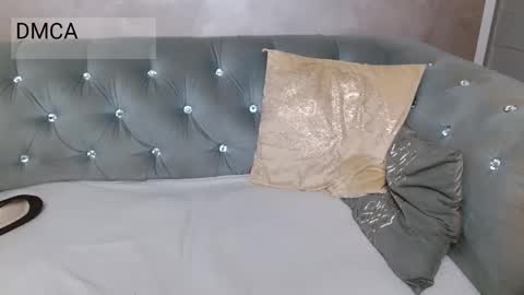 xqueencarox online show from February 2026 11:59:01 PM