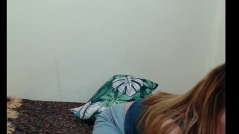 Snapshot of xsexyhotmomma69x chatting on March 2026 05:44:01 AM merayel online show from March 2026 05:44:01 AM