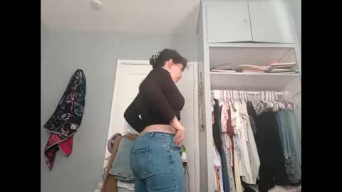 Snapshot of xsillymillyx chatting on October 2025 11:13:02 PM Mille online show from October 2025 11:13:02 PM