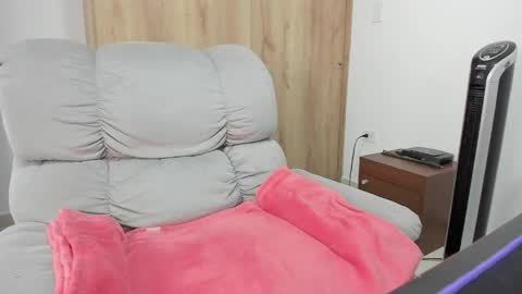 Snapshot of xspecialroomx chatting on April 2026 01:39:02 PM Hellen Sofia instagram hellen5546 online show from April 2026 01:39:02 PM