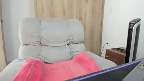 Snapshot of xspecialroomx chatting on May 2026 07:11:02 PM Hellen Sofia instagram hellen5546 online show from May 2026 07:11:02 PM