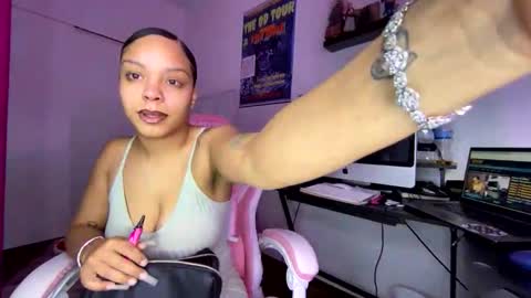 xStarGazingx online show from December 2025 07:07:01 PM