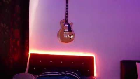 Snapshot of xx_johnson_xx chatting on September 2025 12:29:01 PM VALE online show from September 2025 12:29:01 PM