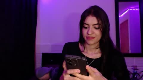 Snapshot of xx_johnson_xx chatting on October 2025 10:30:01 AM VALE online show from October 2025 10:30:01 AM