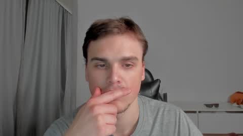 Snapshot of xx_raul_xx_ chatting on March 2026 01:47:01 AM raul online show from March 2026 01:47:01 AM