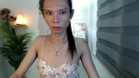 Snapshot of xxxfuckgirlyumsxxx chatting on November 2025 12:27:01 PM Your Princess Yums online show from November 2025 12:27:01 PM