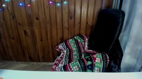 Snapshot of xxxnewlywedsxxx chatting on February 2025 03:19:01 PM Lana online show from February 2025 03:19:01 PM