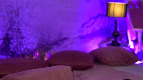 Yamira online show from November 2025 07:13:01 PM