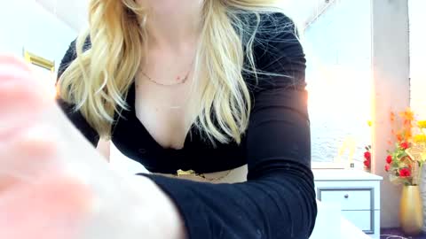 Yana  online show from January 2025 10:19:01 PM