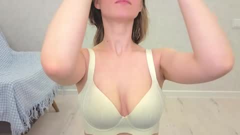 Yana  online show from April 2026 11:35:02 PM
