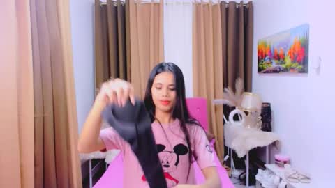 Snapshot of yanna_faulkerson chatting on October 2025 01:57:01 AM Yanna online show from October 2025 01:57:01 AM