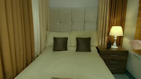 Allisonn online show from February 2025 02:33:01 AM