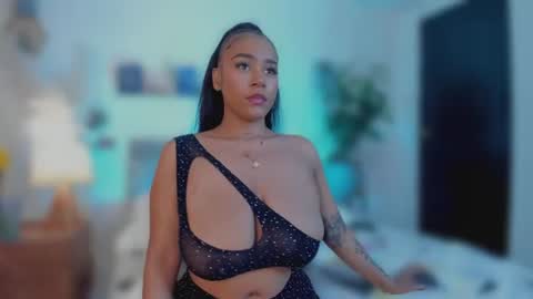 Snapshot of yarirose chatting on July 2026 04:02:01 PM Yary online show from July 2026 04:02:01 PM
