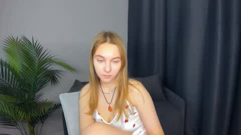 Yasmina online show from November 2025 03:55:01 PM