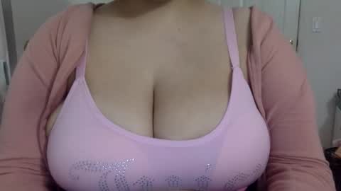 Snapshot of yasminebbyxx chatting on March 2026 01:12:01 AM yasminebbyxx online show from March 2026 01:12:01 AM