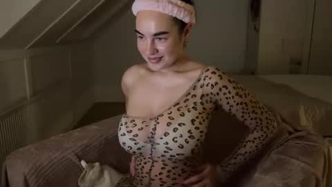 rina online show from October 2025 09:05:02 PM