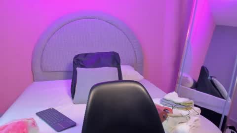 Snapshot of yeika_foxy chatting on June 2026 11:47:02 AM yeika_foxy online show from June 2026 11:47:02 AM