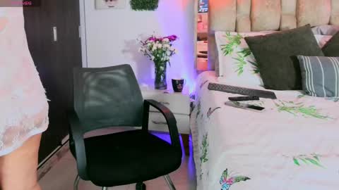 yellow_lily online show from May 2026 12:45:02 PM