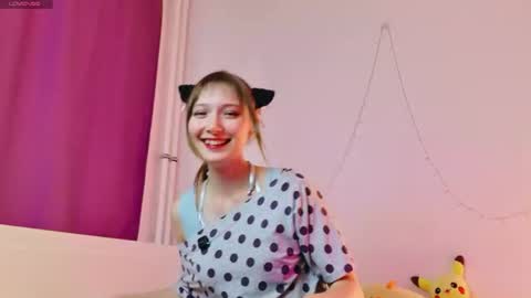 Snapshot of yellow_songbird chatting on June 2026 03:25:02 PM Liya online show from June 2026 03:25:02 PM