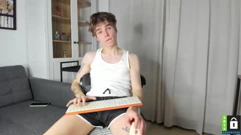 Snapshot of yen2025 chatting on November 2025 03:33:02 PM Yen online show from November 2025 03:33:02 PM