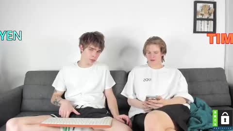 Snapshot of yen2025 chatting on November 2025 07:32:02 PM Yen online show from November 2025 07:32:02 PM