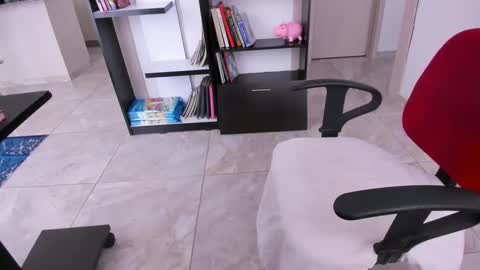 yenlo01 online show from September 2025 08:19:01 PM