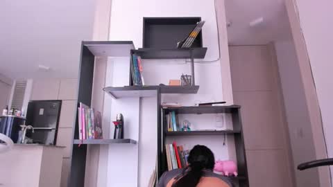 yenlo01 online show from November 2025 03:47:01 PM