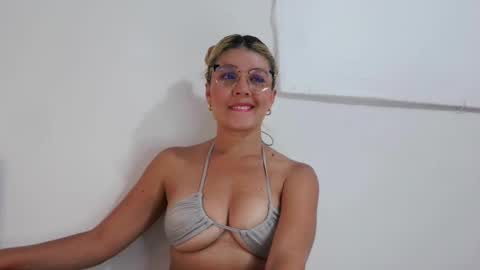 Snapshot of yessica_palmer chatting on January 2025 10:19:01 PM online show from January 2025 10:19:01 PM