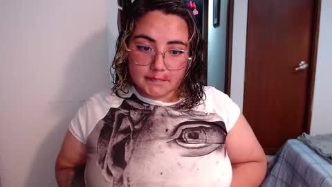 Snapshot of yini_angel07 chatting on February 2026 04:42:01 AM hii i am yini online show from February 2026 04:42:01 AM