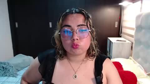 Snapshot of yini_angel07 chatting on February 2026 04:56:01 AM hii i am yini online show from February 2026 04:56:01 AM