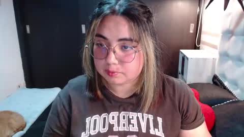 Snapshot of yini_angel07 chatting on March 2026 01:09:01 AM hii i am yini online show from March 2026 01:09:01 AM